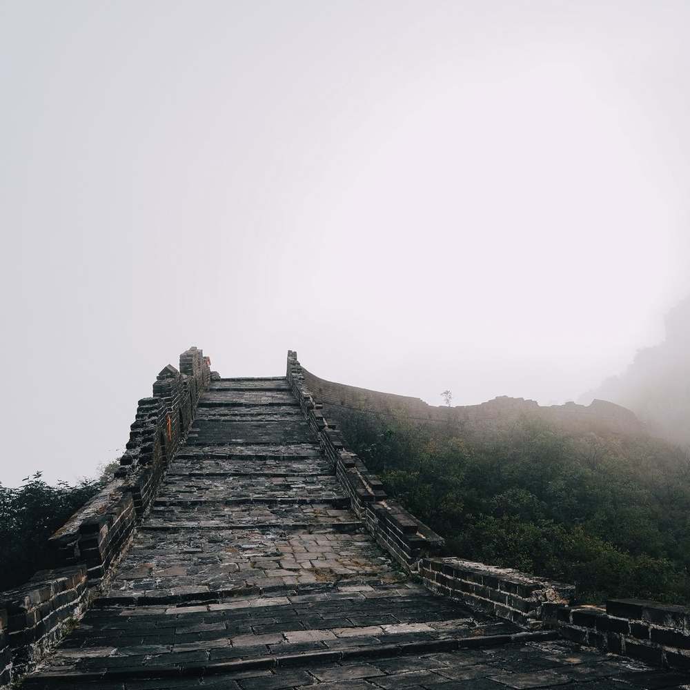 云雾中的长城山脊